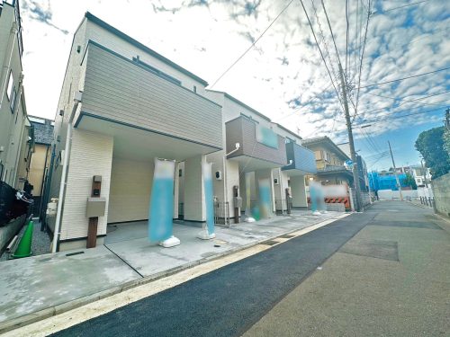 画像：現地写真　前面道路は車通りが少なく、小さなお子様のいるご家庭でも安心な住環境です◎